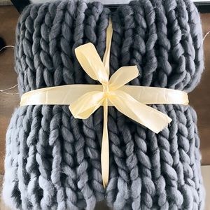 Extra chunky knit blanket